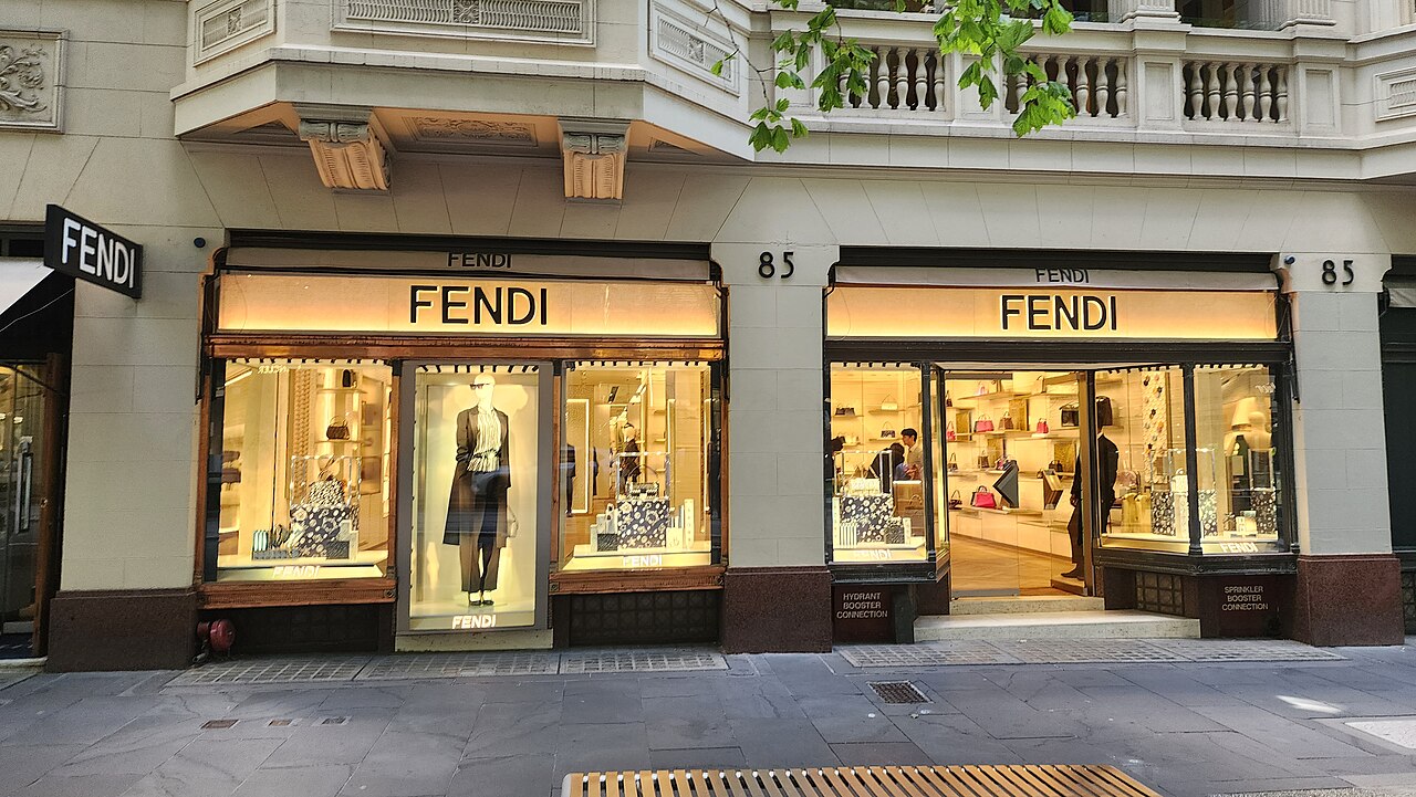 Fendi: storia del marchio, curiosità e novità