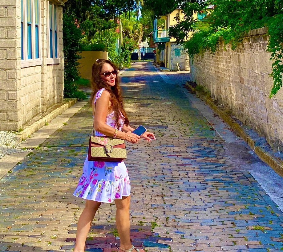 Mytheresa spinge LuxExperience, mentre i marchi YNAP restano indietro