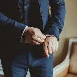 OMEGA Speedmaster Moonwatch in bianco e nero: continuità, contrasto e precisione