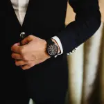 Accessori moda uomo di lusso: stile, funzione e identità nel guardaroba del business man
